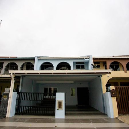 Hom2Rex Kuching Homestay Taman Timberland Εξωτερικό φωτογραφία